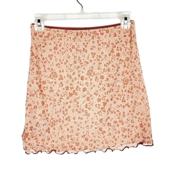 URBAN OUTFITTERS Y2K floral mini skirt lettuce hem NWT Valentines - Picture 3 of 7